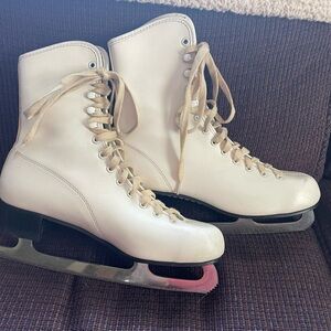 Vintage Women’s White Leather Figure Skates Size 7.5